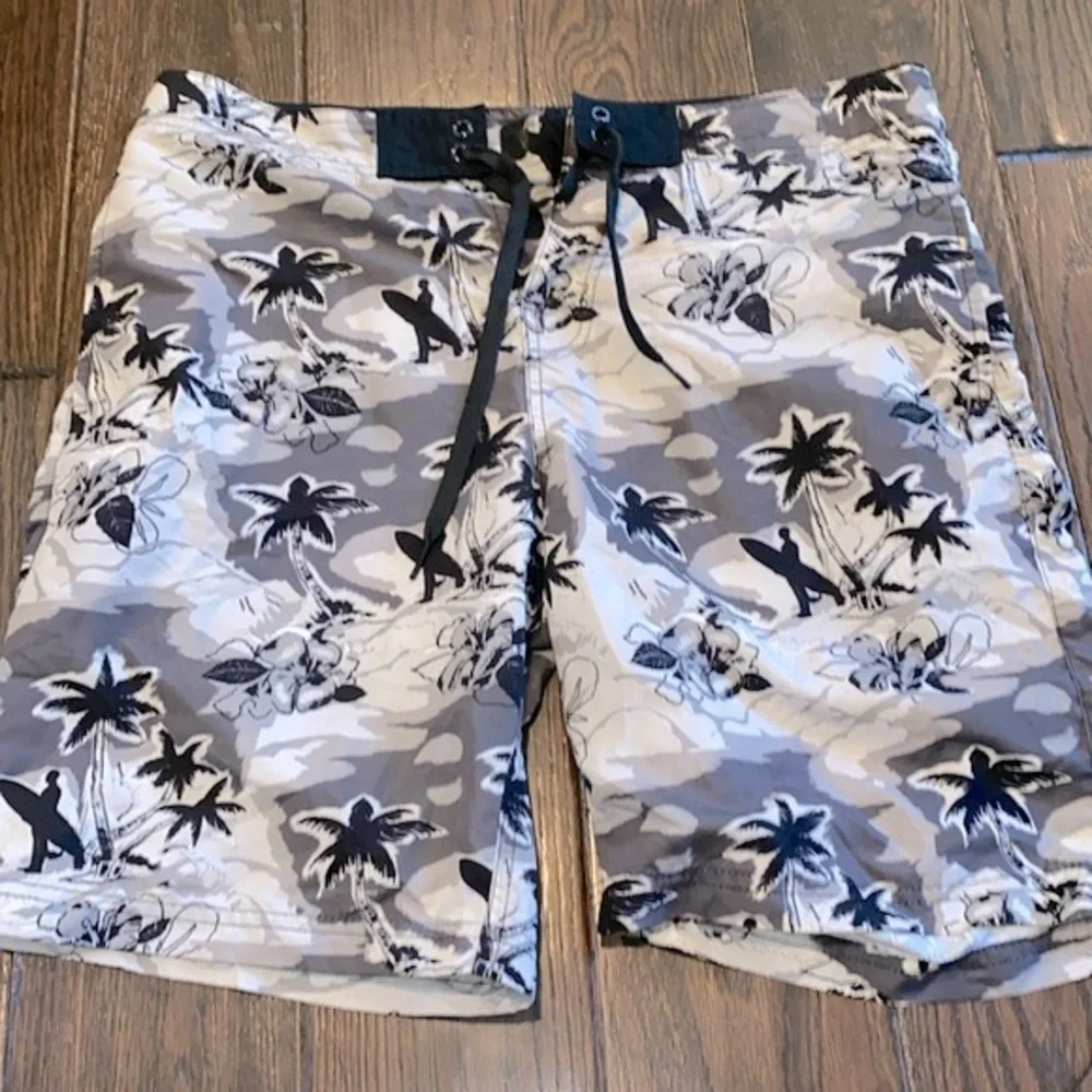 American Republic black floral Hawaiian swim trunks shorts size small